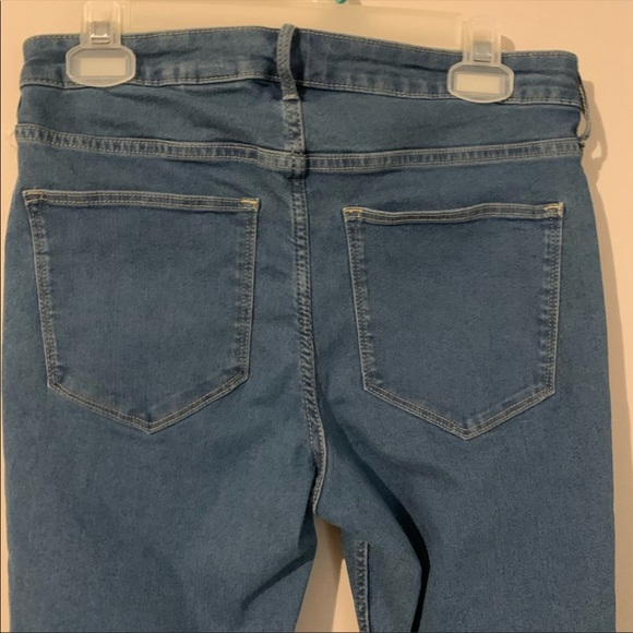 Like new H&M skinny jean size 32 run small 10/12 L - Picture 3 of 6